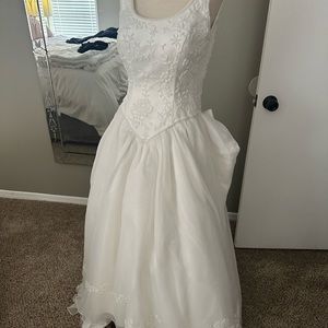 Elegant White Wedding Dress